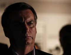 Bolsonaro contraria seu próprio porta-voz e revoga decreto das armas