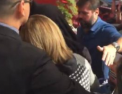 Drama ou fingimento: Najila Trindade sai carregada de delegacia após 4h30 de depoimento