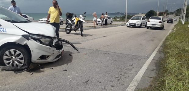 TAXI-ACIDENTE-VIA-COSTEIRA-620x301