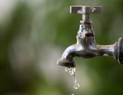 Serviço de manutenção interrompe abastecimento de água em 23 bairros de Natal