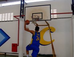 Garoto potiguar de 13 anos e 2,10m de altura chama atenção no basquete