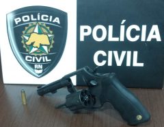 Polícia Civil prende dupla com arma e munições em Macaíba