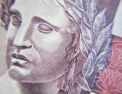 Comissão do Senado aprova salário mínimo de R$ 1.040 para 2020