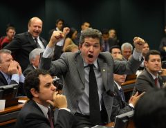 Crise no PSL não tem fim e líder do partido chama Bolsonaro de “vagabundo”