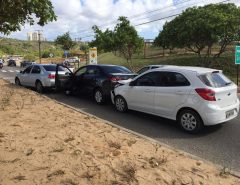 Engavetamento com quatro carros deixa trânsito lento no Prolongamento da Prudente de Morais em Natal