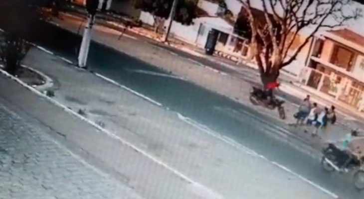 motociclista-pm-atropela-quatro-pessoas-criancas-mulheres-zona-norte-730x400