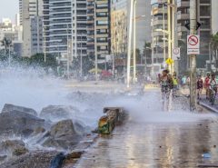 Marinha alerta ressaca com ondas de até 2,5 metros no RN