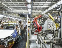 Fiat e Peugeot anunciam fusão; empresa terá 21% do mercado brasileiro