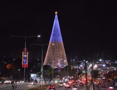 Natal: Árvore de Mirassol segue acesa até 12 de janeiro