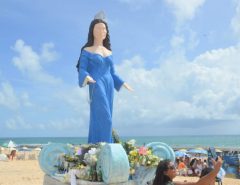 Nova estátua de Iemanjá é criticada nas redes sociais: “Travecão ou um drag queen”