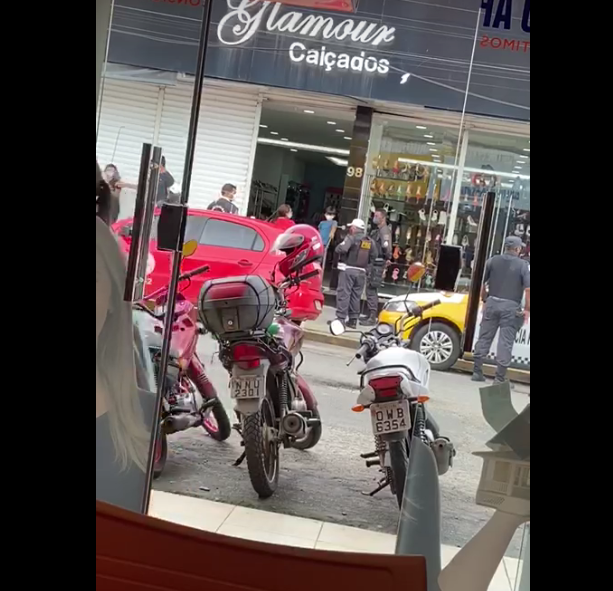 Governo fechado tudo