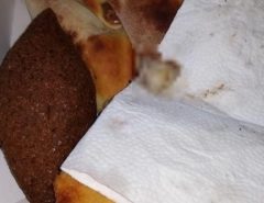 Adolescente acha dedo humano dentro de esfiha pedida pelo delivery em SP