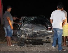 Colisão frontal entre dois carros deixa ao menos quatro pessoas feridas na RN 117 em Mossoró RN