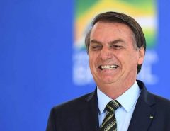 O Presidente Jair Bolsonaro elogia atuação de Guedes e Pazuello na pandemia e diz que Brasil evitou ‘mal maior’