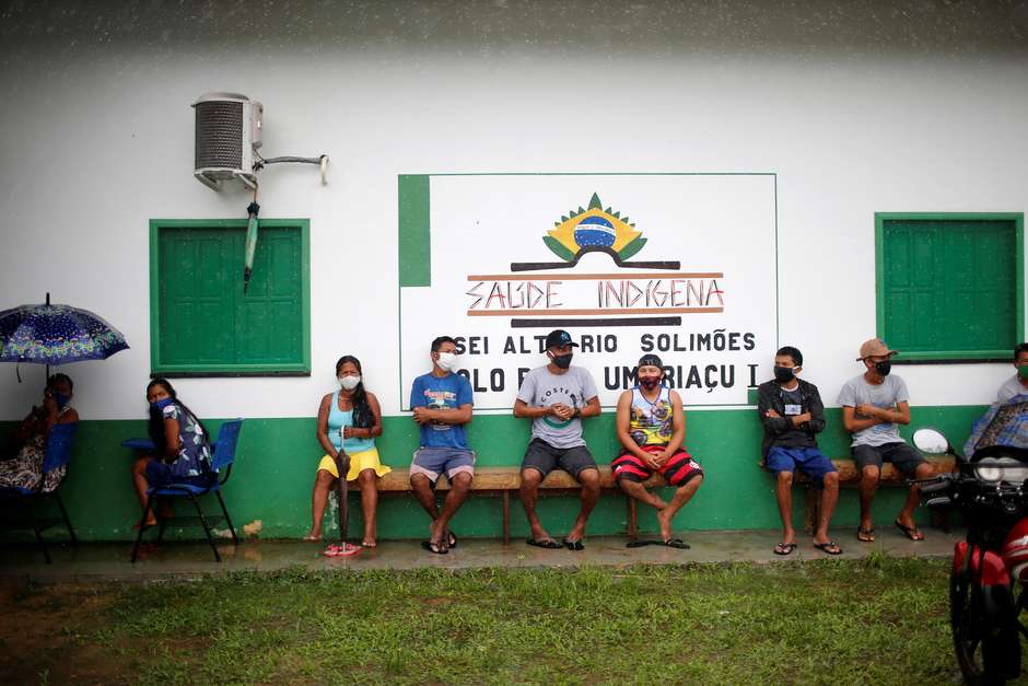 Fila de Vacina