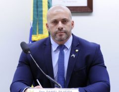 Censura: Alexandre de Moraes determina bloqueio de redes sociais de Daniel Silveira
