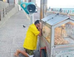 EFEITOS DO GOVERNO FÁTIMA: Foto de vendedor de pipoca desolado em Natal viraliza após novas restrições