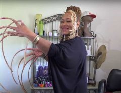 MUNDO: Após 30 anos, mulher com as unhas mais longas do mundo resolve cortá-las