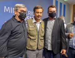 Tomba Farias comemora assinatura de convênio de 1,2 milhão para teleférico de Santa Cruz 