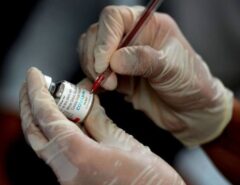 Governo Bolsonaro quer vacinar toda a população acima dos 18 anos em 5 semanas