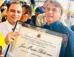 MERECIDO: Vereador de Extremoz vai até Jucurutu entregar Título de Cidadão a Bolsonaro