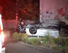 Empresário morre após carro esportivo capotar na Rota do Sol em Natal