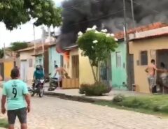 Em Mossoró, homem incendeia casa da ex-companheira por não aceitar o fim do relacionamento