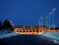 EUA vão suspender restrições na fronteira terrestre com Canadá e México a vacinados contra Covid