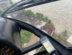 RN envia militares, helicóptero e barcos para ajudar em buscas e salvamentos na Bahia