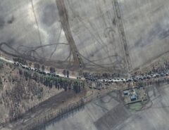 VEJAM AS FOTOS: Comboio militar russo de 64 quilômetros é visto perto de Kiev por imagens de satélite