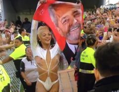 PL vai ao TSE contra o Lollapalooza após Pabllo Vittar exibir bandeira de Lula durante o festival