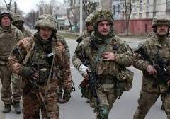 Guerra: Coluna de tanques russos é surpreendida por emboscada de forças ucranianas