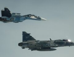 Otan deu “sinal verde” para envio de aviões de guerra à Ucrânia, afirma EUA