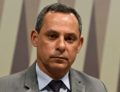 Novo presidente da Petrobras toma posse e defende manutenção da política de preços