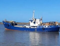 Barco naufraga perto de Fernando de Noronha; 5 estão desaparecidos