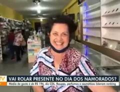 Mulher pede presente para namorado que é casado pela TV e viraliza; ‘foi tudo uma brincadeira’, diz