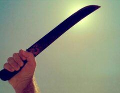 CADEIA: Em São Gonçalo do Amarante homem embriagado ameaça a própria filha com facão