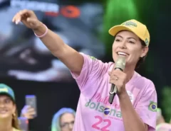 Michelle assume atitude de candidata a presidente