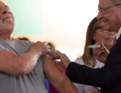 FAZ O L: Governo Lula deixa vencer R$ 39 milhões em vacinas contra a COVID