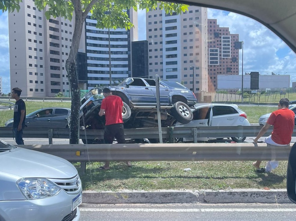 VEJA O VÍDEO: Acidente com vários veículos deixa pessoas feridas na BR-101 em Natal