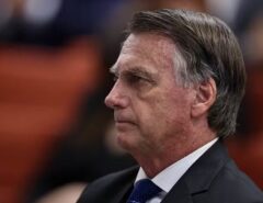 Jair Bolsonaro passa mal durante agenda em Goiás, cancela compromissos e retorna a Brasília