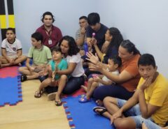 Pacientes do ABA Macaíba participam de atividade de musicoterapia