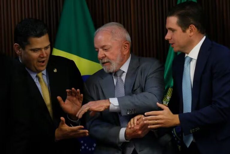 Lula alcolubre e Hugo Motta