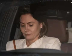 Michelle se manifesta após Moraes negar prisão domiciliar a Bolsonaro