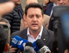 Ratinho Júnior recua da disputa presidencial e confirma permanência no governo do Paraná