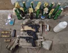 Polícia encontra armas, drogas e 14 coquetéis molotov em pousada no interior do RN