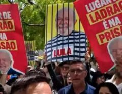 VEJA O VÍDEO: Portugueses e brasileiros protestam em Lisboa contra visita de Lula
