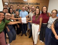 Prefeito Emídio Jr assina ordem de serviço para escrituração dos imóveis do Campo da Sta. Cruz