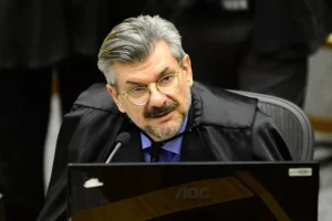 perdeu o cargo
